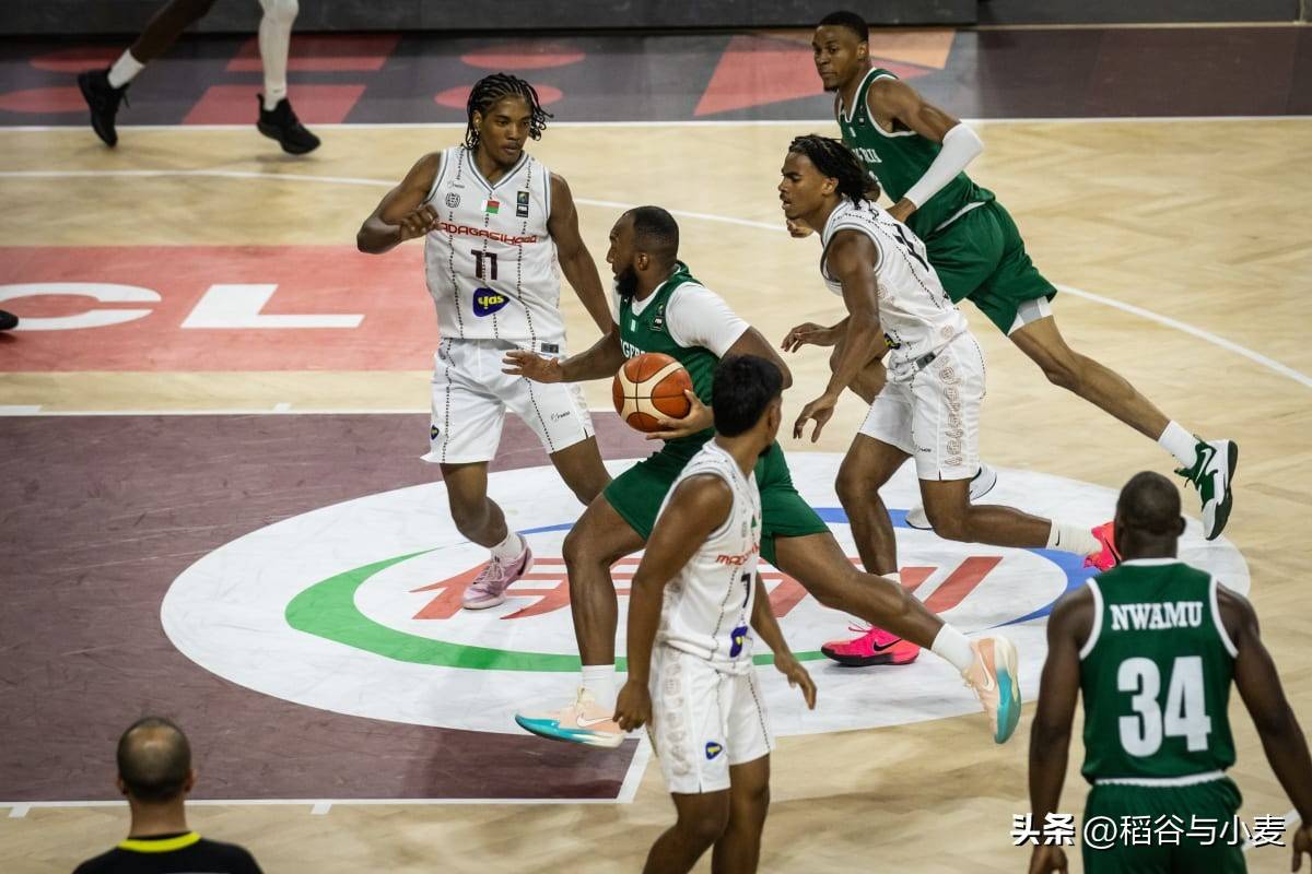 个篮板和, 理查兹