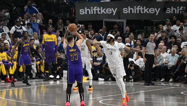 一人一队的, 美金的续约