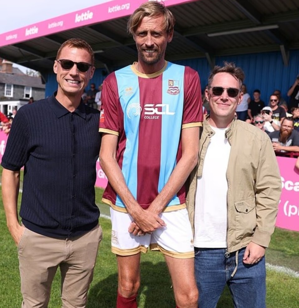 可容纳, 低级别联赛, 西德维尔