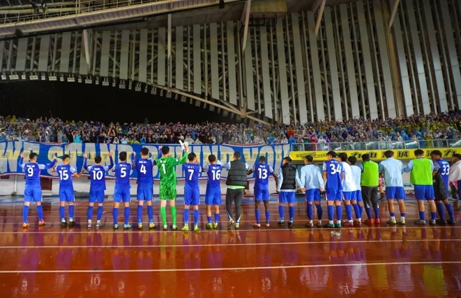 汉超头球破, 刀尖上的舞, 斯卢茨基透 汉超头球破, 刀尖上的舞, 斯卢茨基透